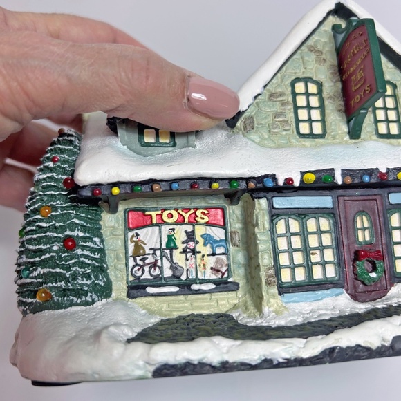 Thomas Kinkade Hawthorne Village Christmas Toy Shop - Picture 6 of 12
